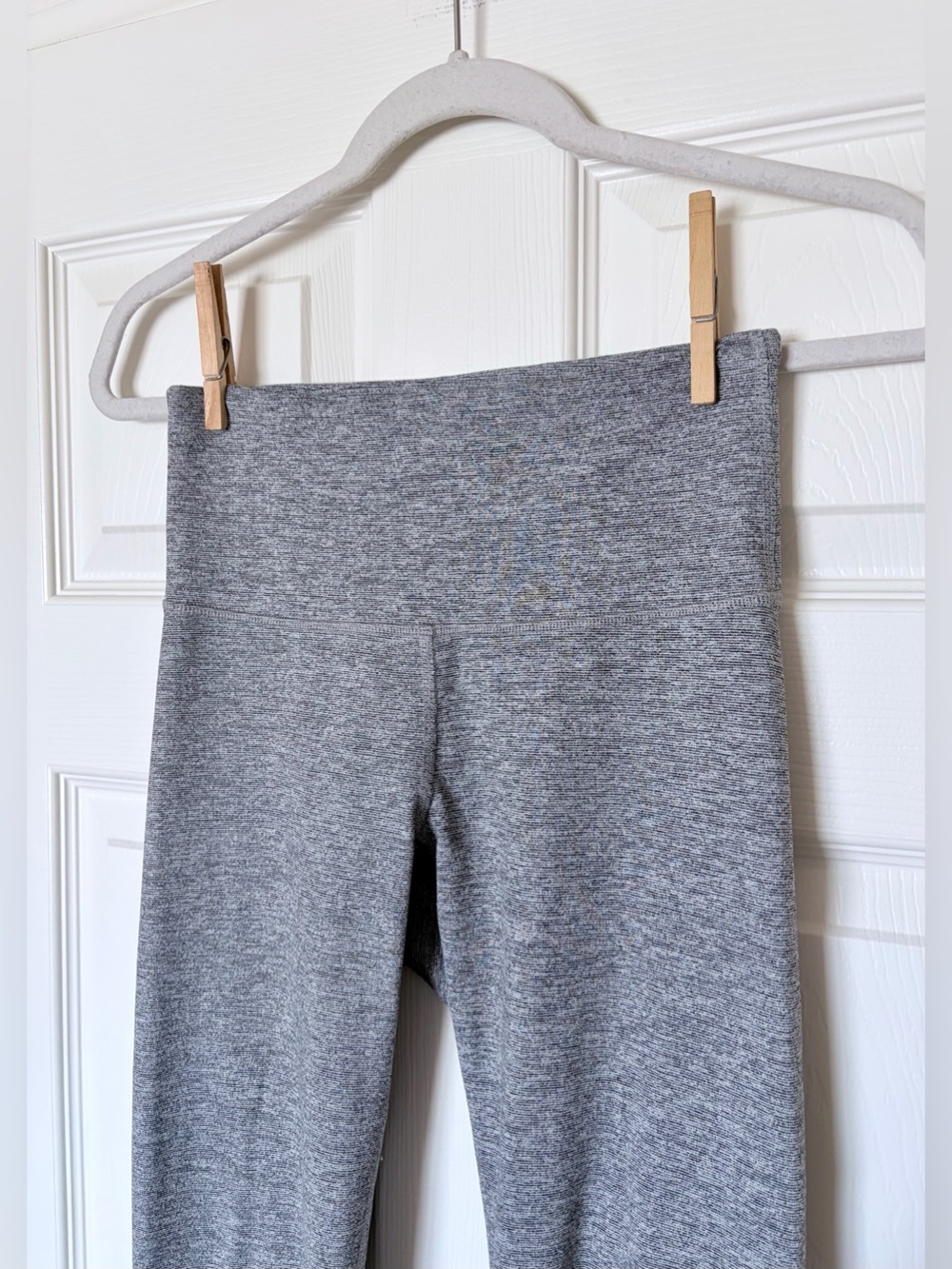 Old Navy Active High Waisted Full Length Heather Grey Leggings — Size Small